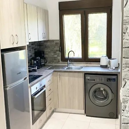 Chrisella Βίλα *