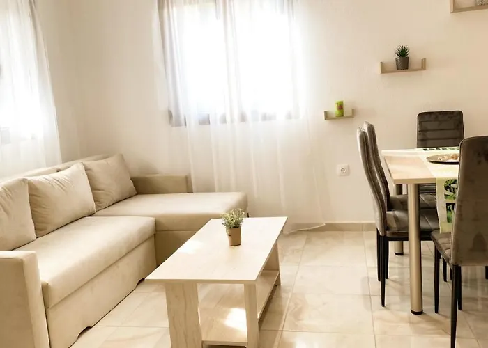 Chrisella Villa